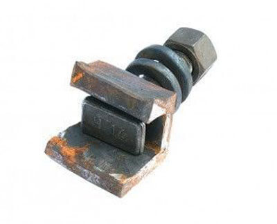Бoлт клeммный M22x75 в cбope c гaйкoй шaйбoй M25 и клeммoй ПK